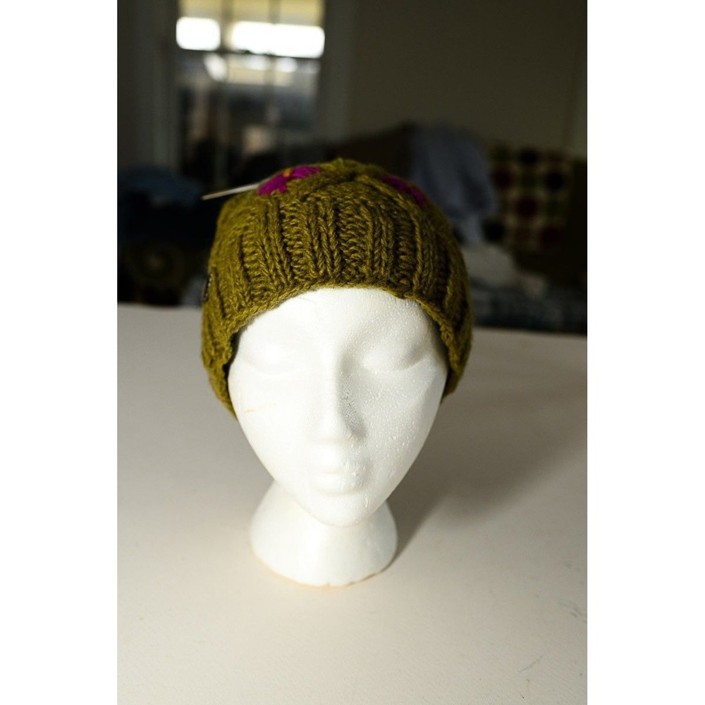 Turtle Fur Nepal hand Knit green floral hat beanie Sage Adult NEW